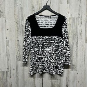 Woman Notations Size XLshirt excellent condition and super soft! Black & white